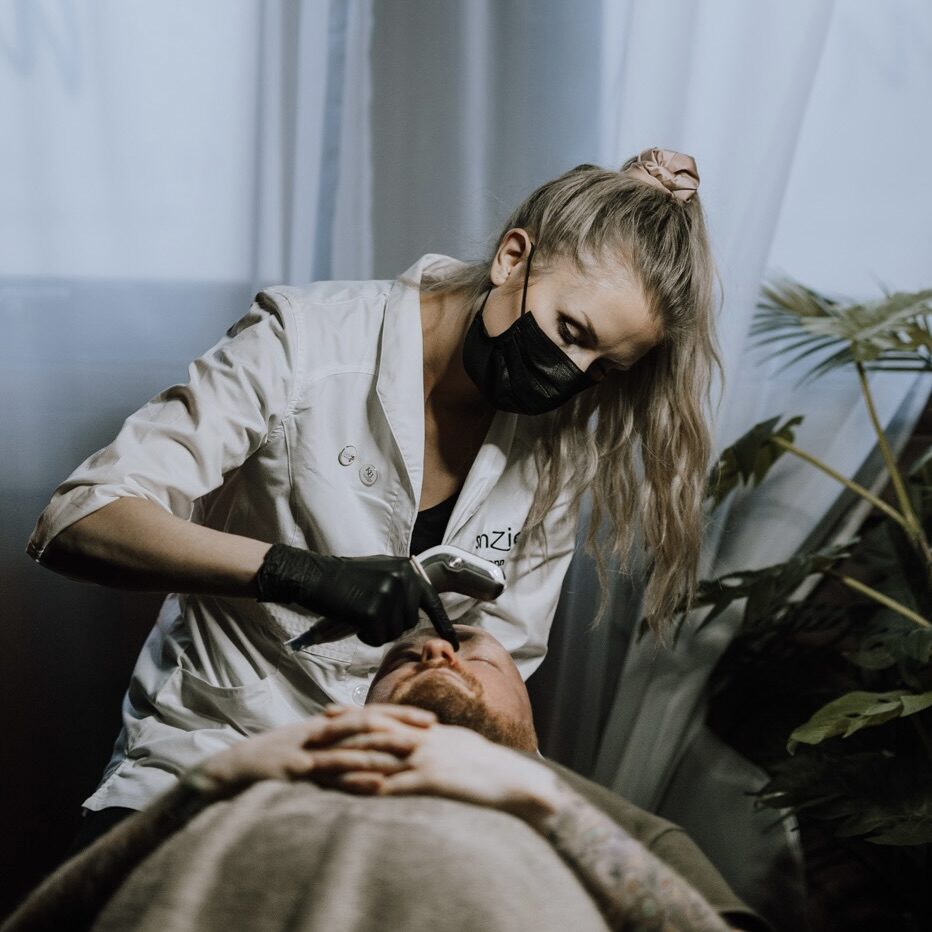 Kosemtsik Deratologi og hudbehandling